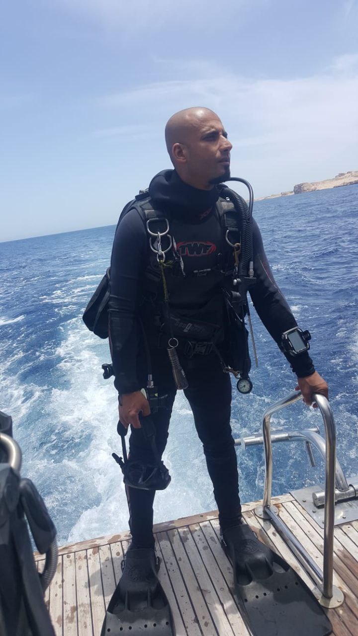 Ahmed in Ausrüstung auf dem Boot